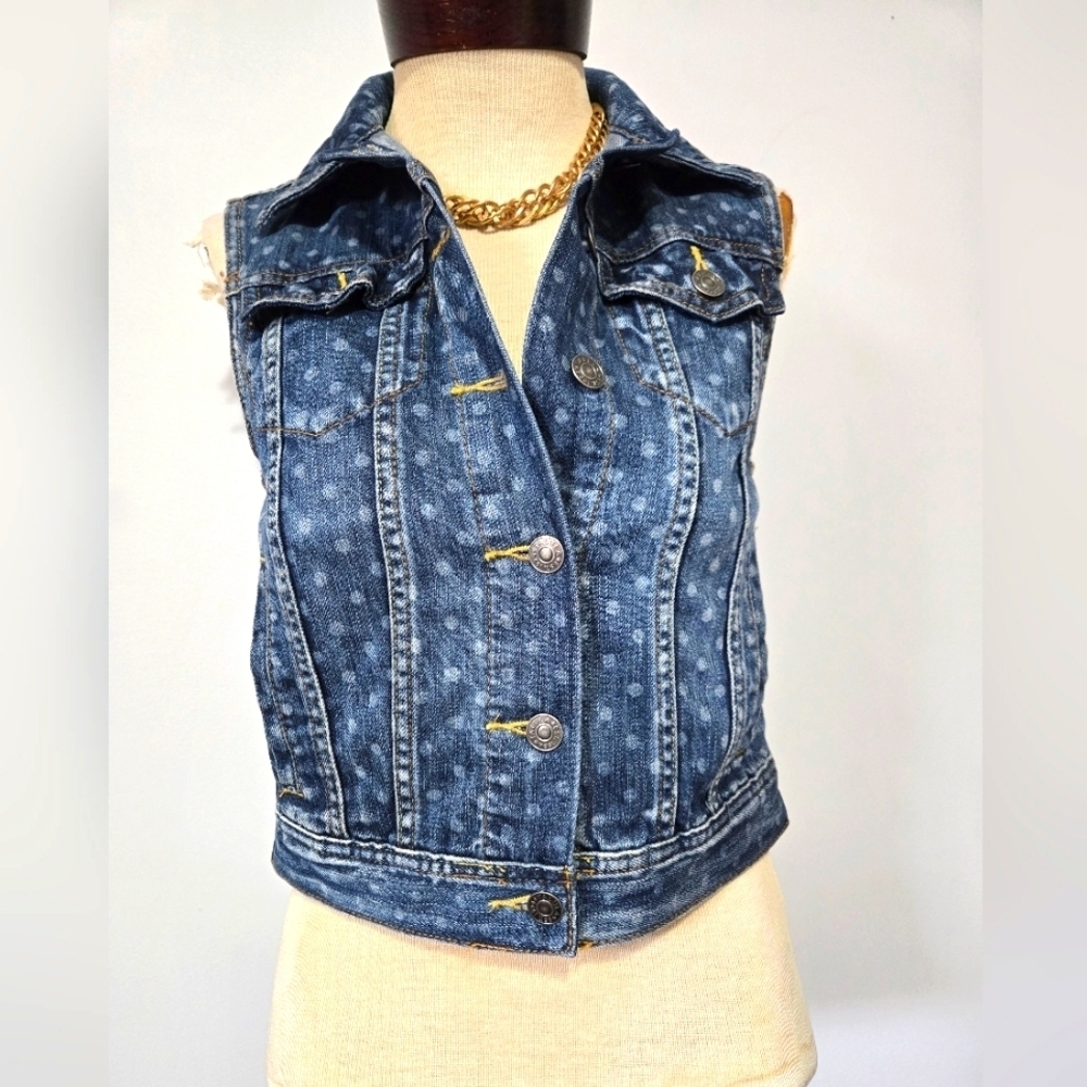 TALULA ARITZIA vintage blue Denim Button Up Vest Wi Faded Polka Dots. Size Small